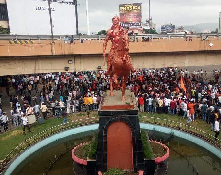 क्रांतीचौकात नीट पेपर लीकविरोधात विद्यार्थ्यांचा जबरदस्त आंदोलनाचा गोंधळ